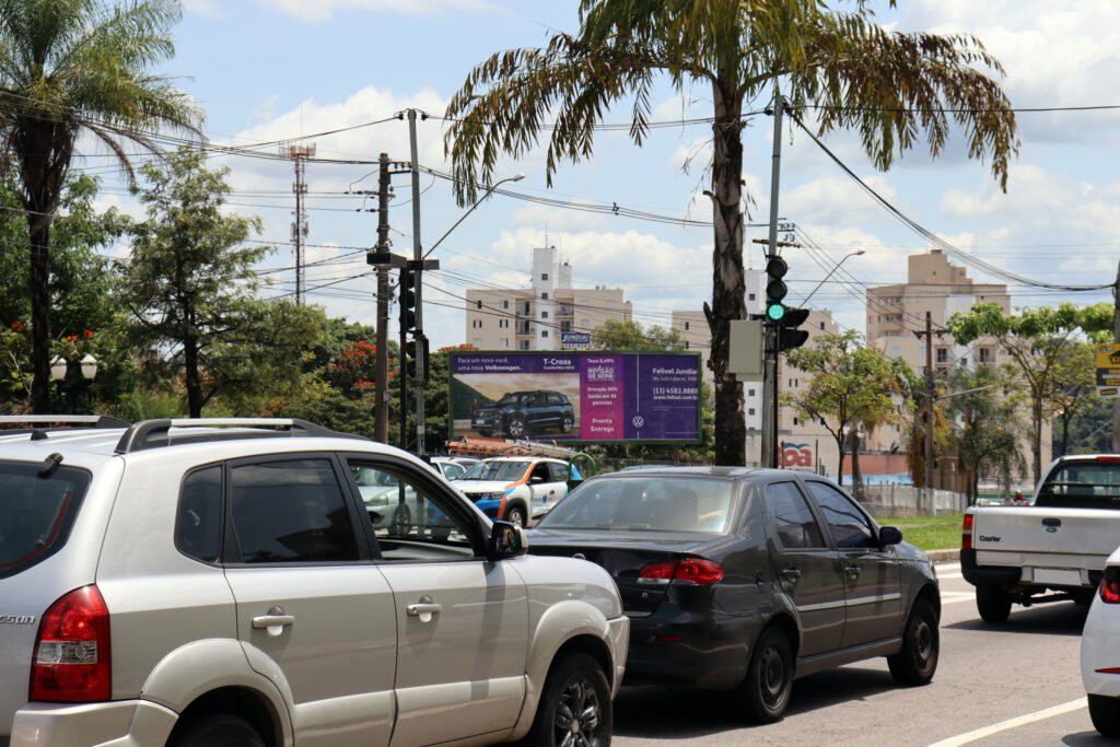 Av. dos Imigrantes - sentido terminal Colônia ao lado do Supermercado Boa (Jundiaí)