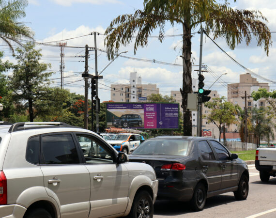 Av. dos Imigrantes - sentido terminal Colônia ao lado do Supermercado Boa (Jundiaí)
