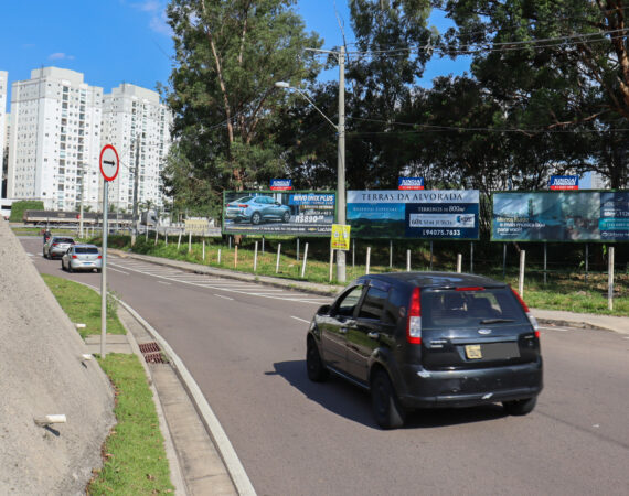Av. Osmundo dos Santos Pellegrini, ao lado do Viaduto das Valquírias próximo a rotatória da Av. Jundiaí