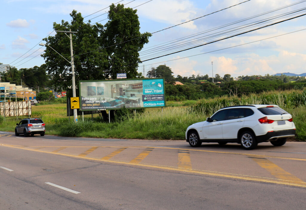 Av. Pref. Pedro Clarismundo Fornari ao lado Cond. Dos Jatobás e Escola Divina Providência - FB-01 (Jundiaí)