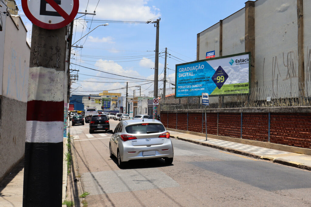 Rua Carlos Gomes - final sentido Bairro Ponte São João e Supermercado Atacadão (Jundiaí)