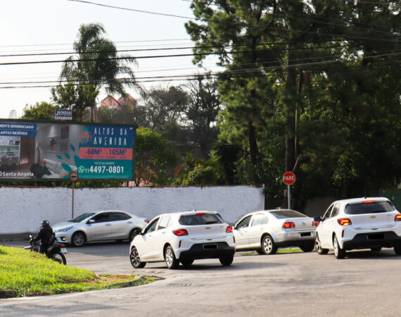 Av. Brasil para com Av. 14 de dezembro (rotatória)