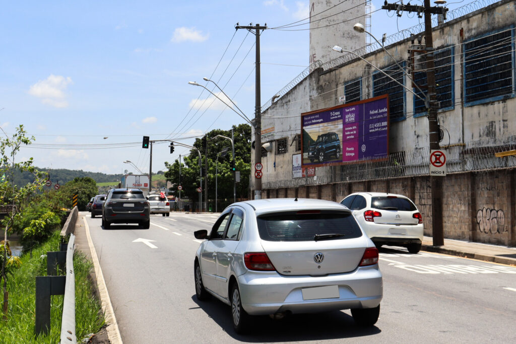 Av. Antonio Frederico Ozanan sn antigo prédio da Pozzani - Sentido Maxi Shopping-03 (Jundiaí)