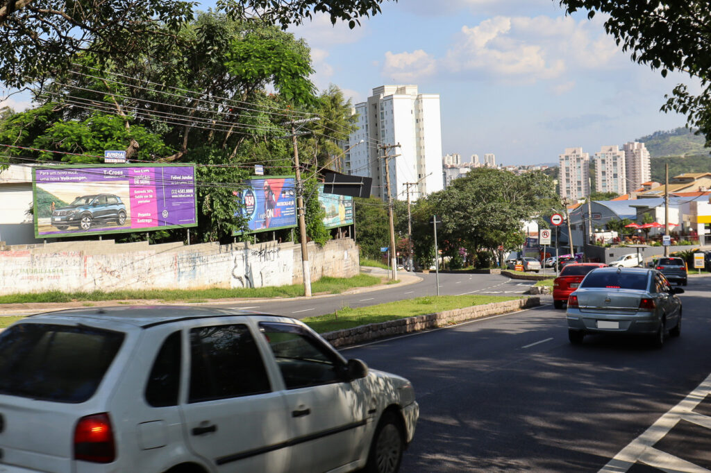 Av. Osmundo dos Santos Pellegrini, 700 - Jardim Trevo Próximo ao supermercado Boa-01 (Jundiaí)