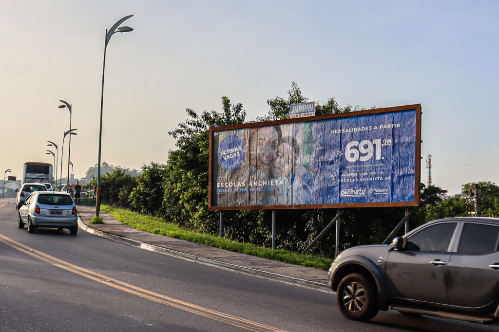 Viaduto de Várzea Paulista sn (Subindo o viaduto sentido Centro )