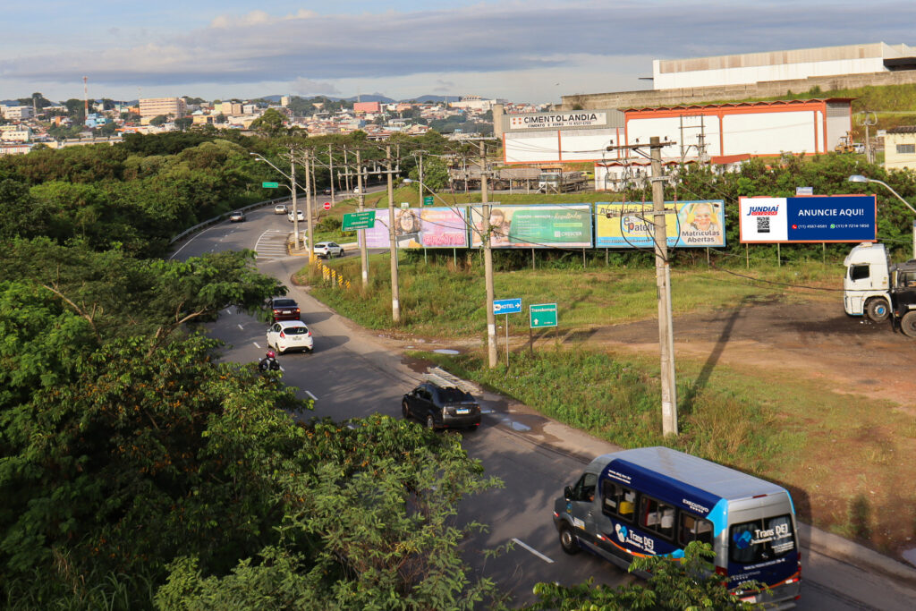 Av. Marginal do Rio Jundiaí sn (Entrada Várzea Paulista)