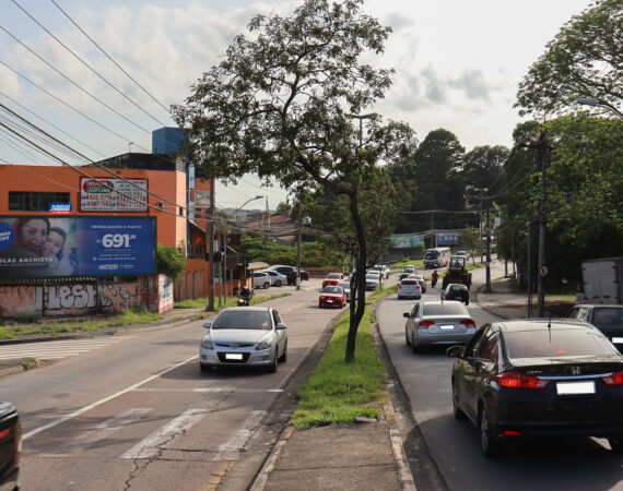 Av. Fernão Dias Paes Leme, ao Lado da academia República Entrada Várzea Paulista