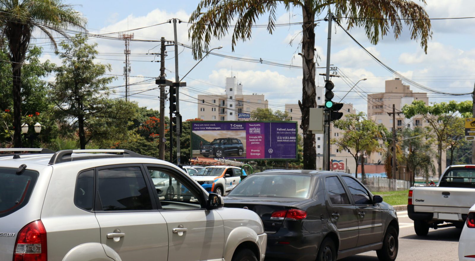 Av. dos Imigrantes - sentido terminal Colônia ao lado do Supermercado Boa (Jundiaí)