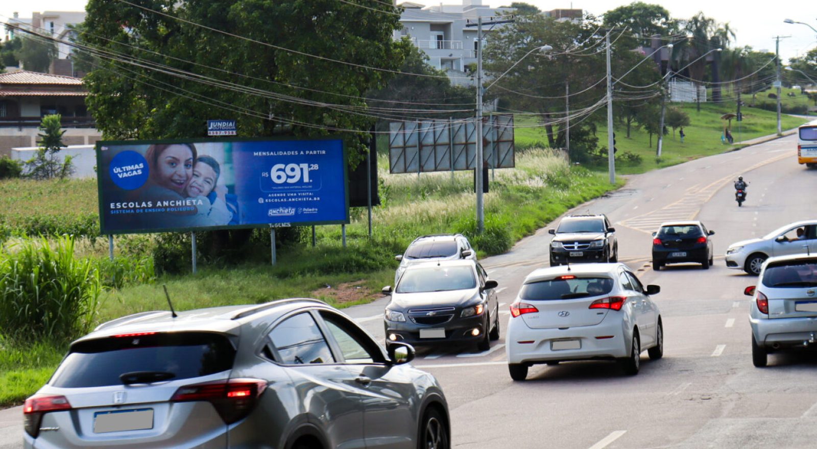 Av. Pref. Pedro Clarismundo Fornari ao lado Cond. Dos Jatobás e Escola Divina Providência - FB-02 (Jundiaí)