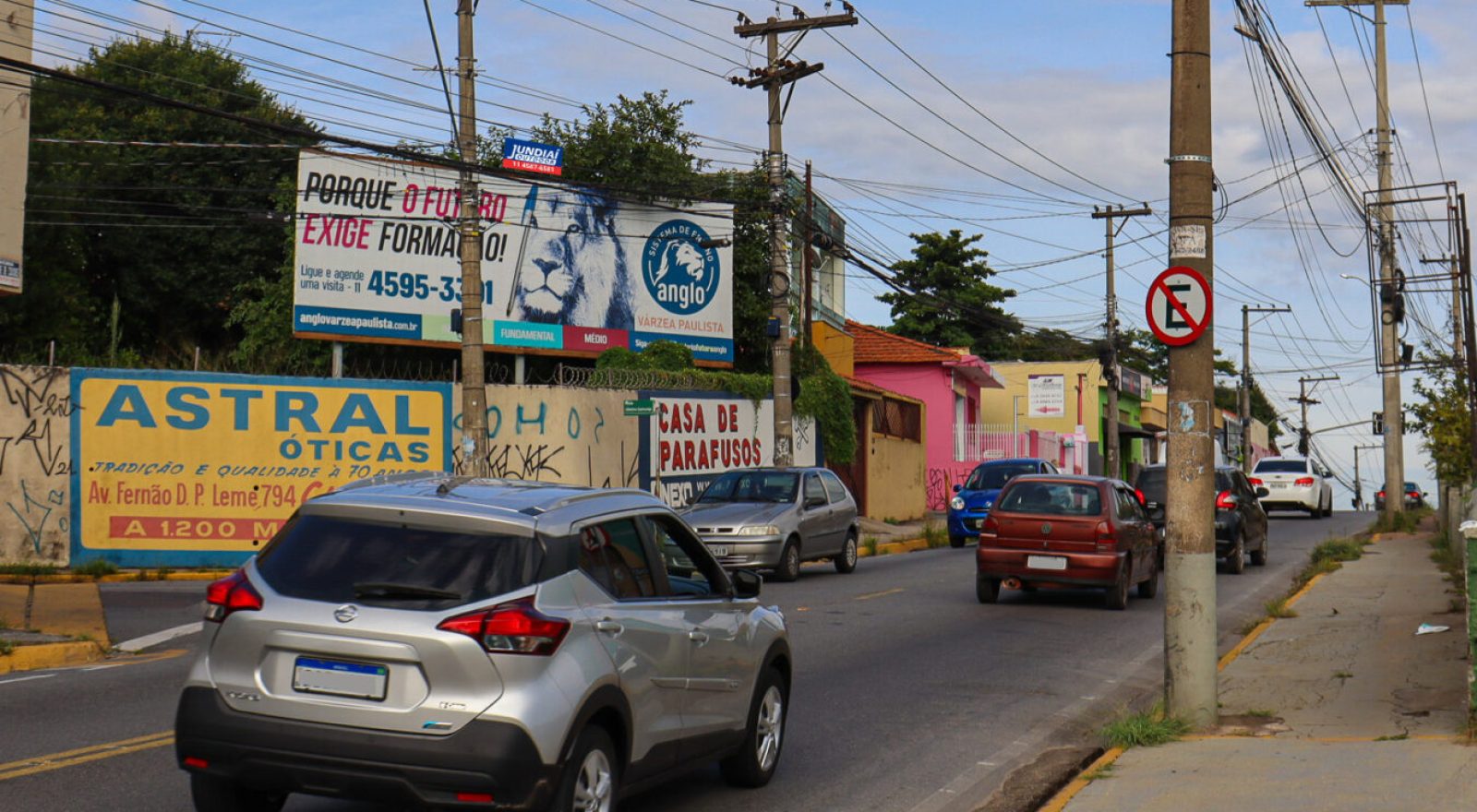 Av. Duque de Caxias, sn - Centro - Várzea Paulista Esquina com a Celestino Castroviejo